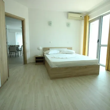Poseidon Sara Sea View Apartment Olimp